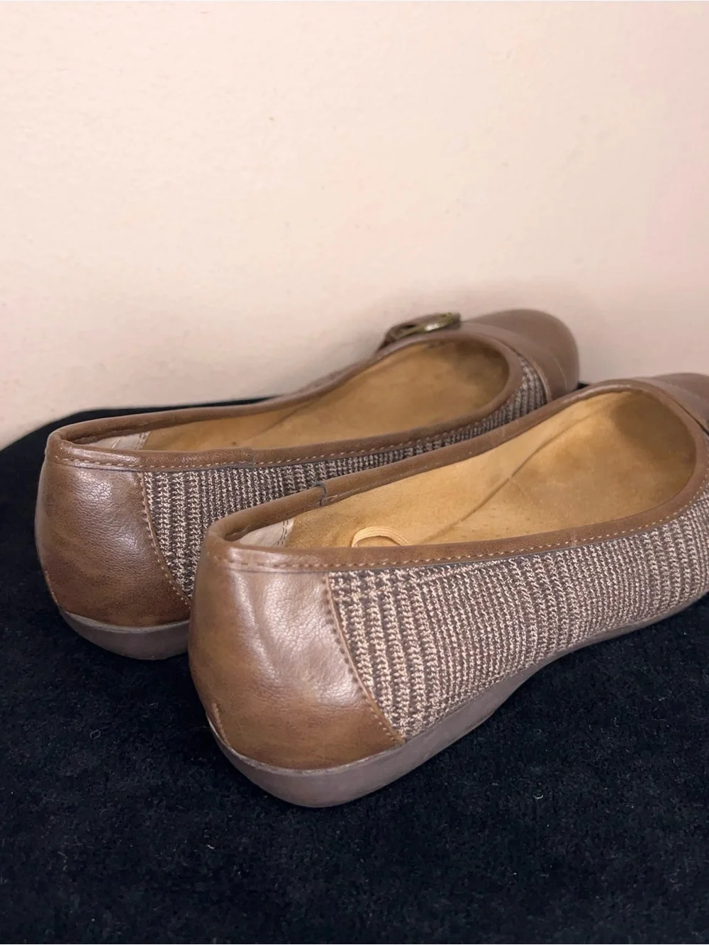 Size 7 Womens Croft And Barrow Ortholite Flats Tweed Tan Brown Buckle Academia